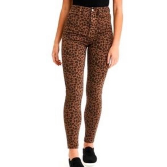Size 6 America Eagle high rise cheetah jegging. - Picture 3 of 4